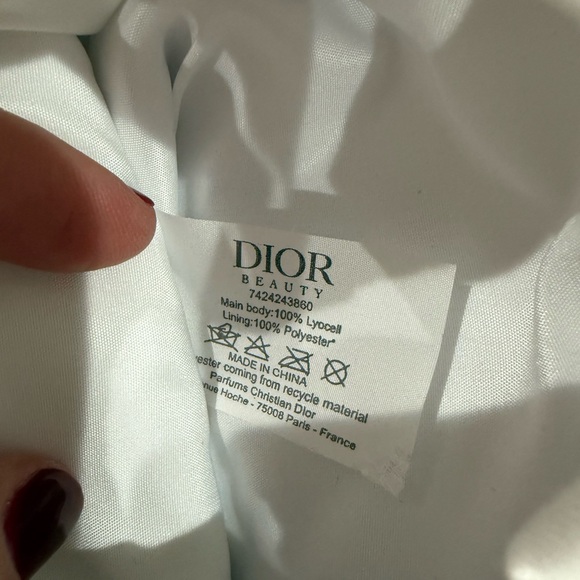 Dior Beauty White Fabric Drawstring makeup tote - Picture 3 of 6
